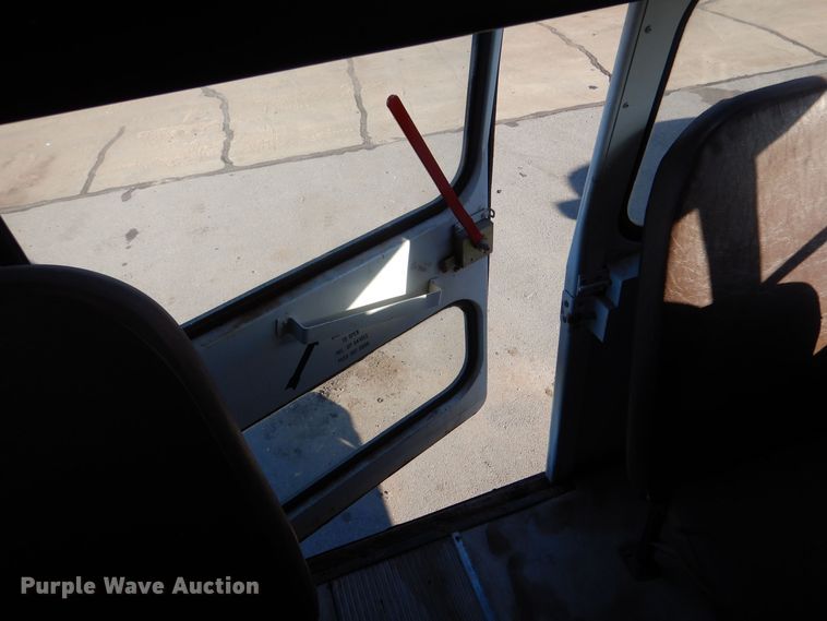 image for item MT9942 2003 International 3800  school bus