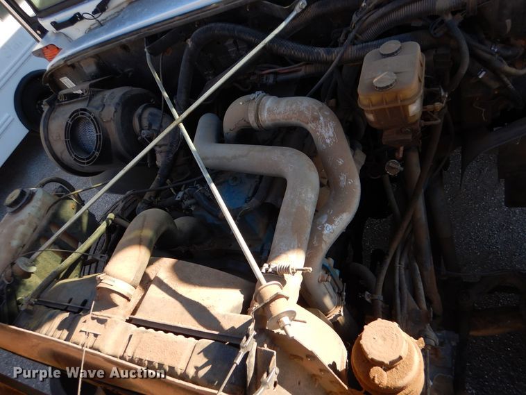 image for item MT9942 2003 International 3800  school bus