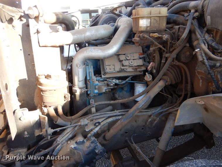 image for item MT9942 2003 International 3800  school bus