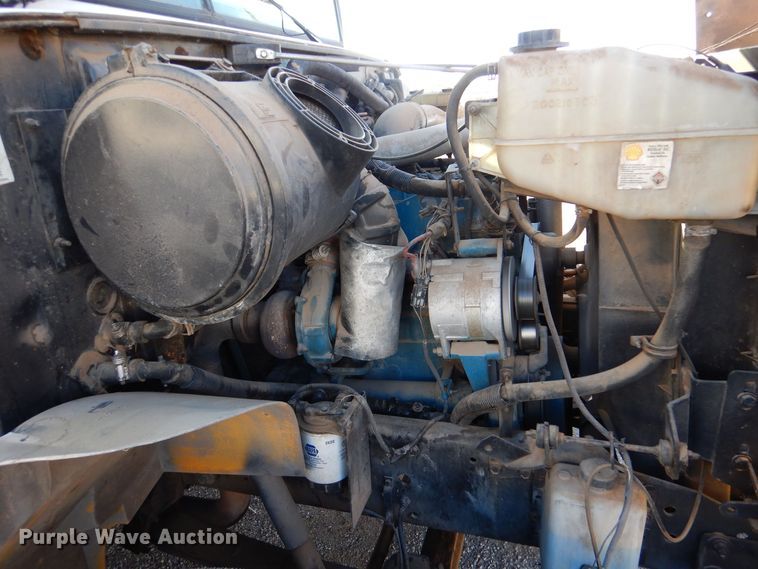 image for item MT9942 2003 International 3800  school bus