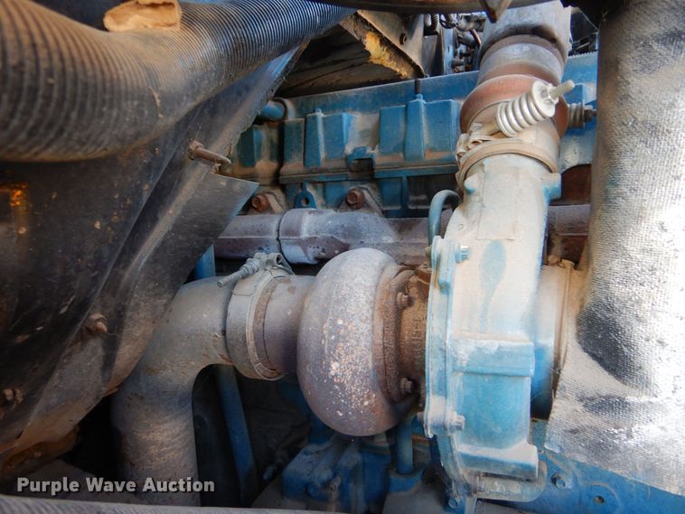 image for item MT9942 2003 International 3800  school bus