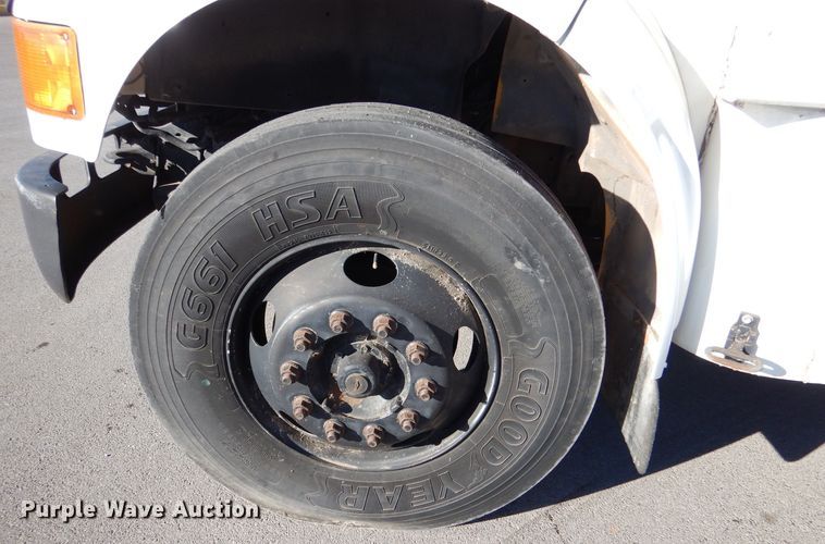 image for item MT9942 2003 International 3800  school bus