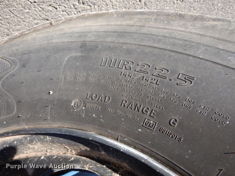 image for item MT9942 2003 International 3800  school bus