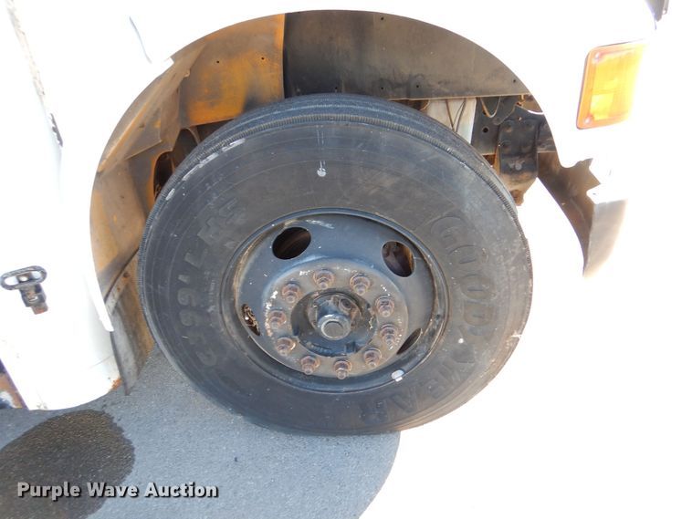 image for item MT9942 2003 International 3800  school bus