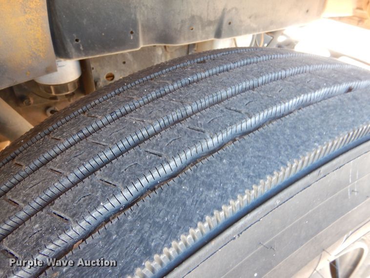 image for item MT9942 2003 International 3800  school bus