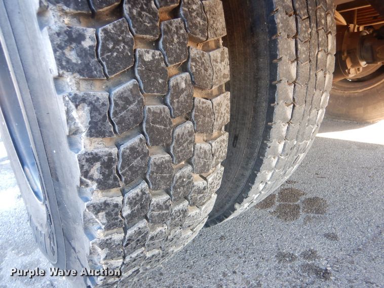 image for item MT9942 2003 International 3800  school bus