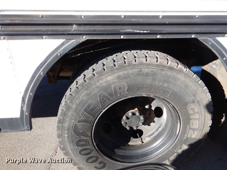 image for item MT9942 2003 International 3800  school bus