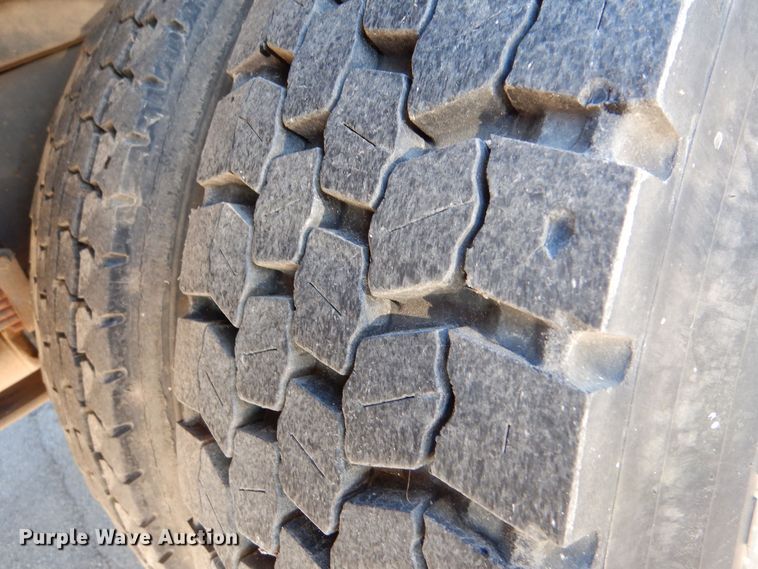 image for item MT9942 2003 International 3800  school bus