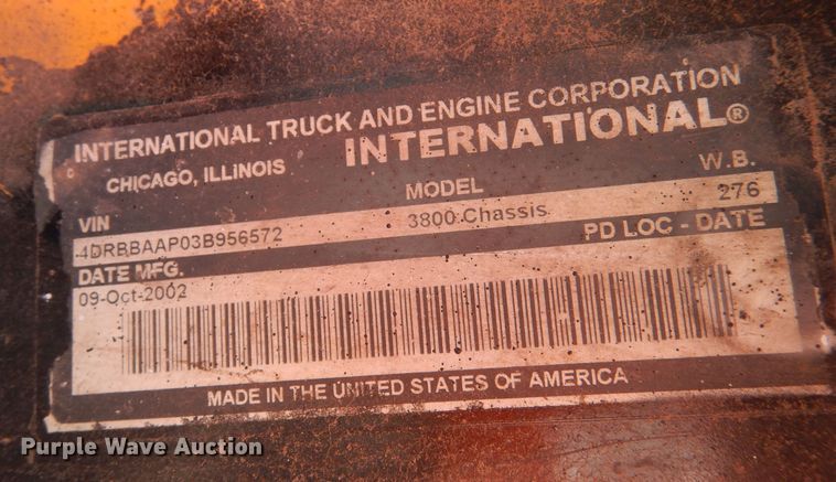 image for item MT9942 2003 International 3800  school bus