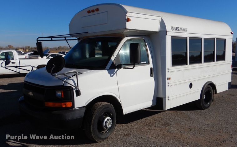 image for item MT9943 2004 Chevrolet Express G3500  school bus