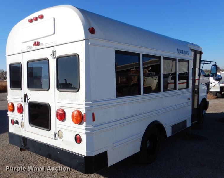 image for item MT9943 2004 Chevrolet Express G3500  school bus