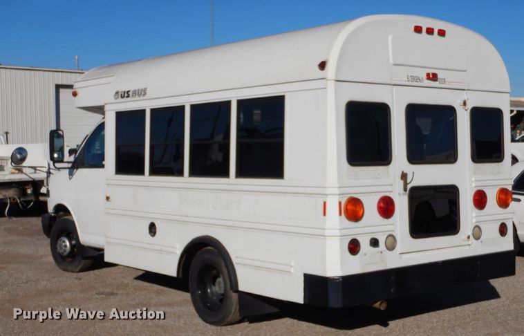 image for item MT9943 2004 Chevrolet Express G3500  school bus