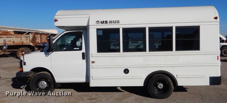 image for item MT9943 2004 Chevrolet Express G3500  school bus