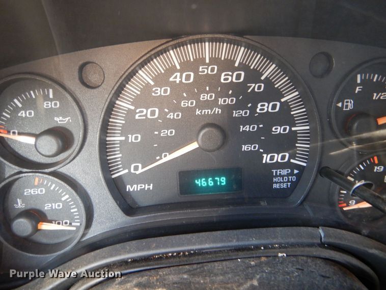 image for item MT9943 2004 Chevrolet Express G3500  school bus