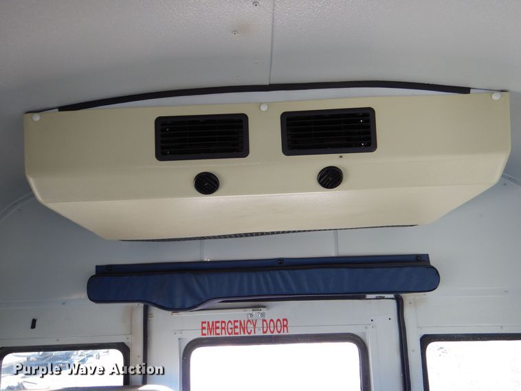 image for item MT9943 2004 Chevrolet Express G3500  school bus