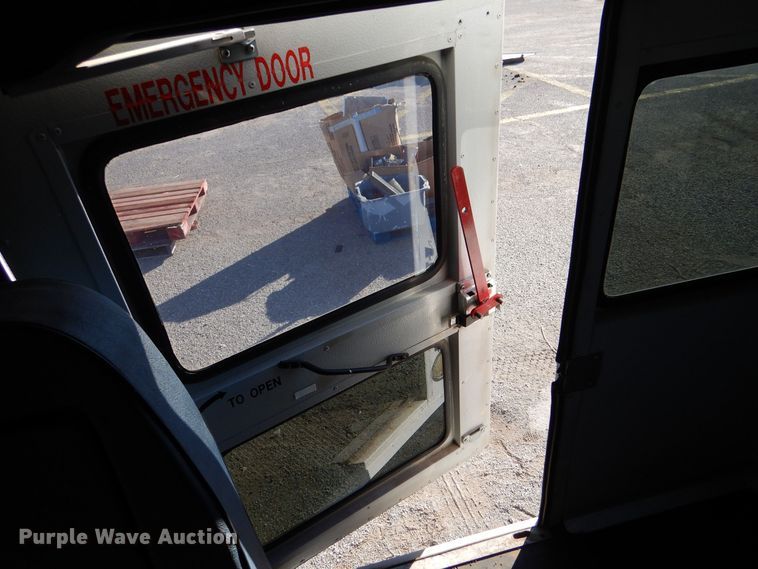 image for item MT9943 2004 Chevrolet Express G3500  school bus