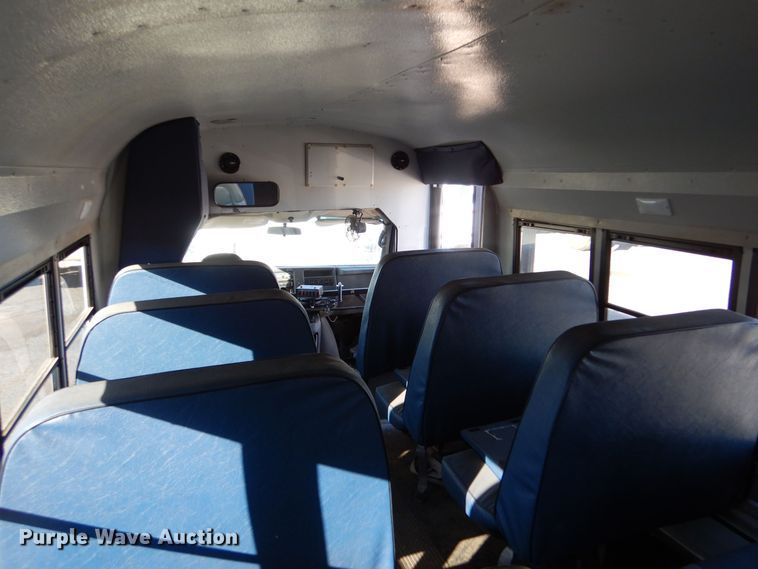 image for item MT9943 2004 Chevrolet Express G3500  school bus