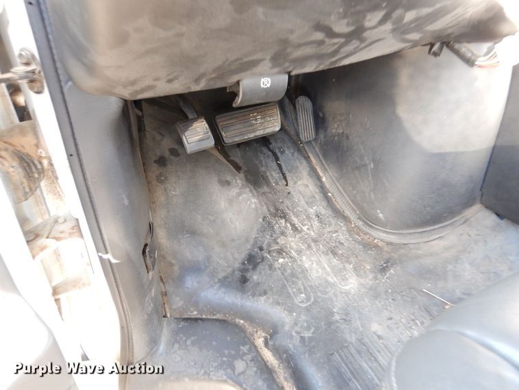 image for item MT9943 2004 Chevrolet Express G3500  school bus