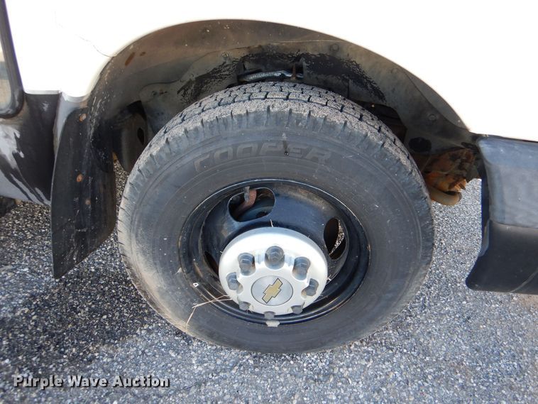 image for item MT9943 2004 Chevrolet Express G3500  school bus