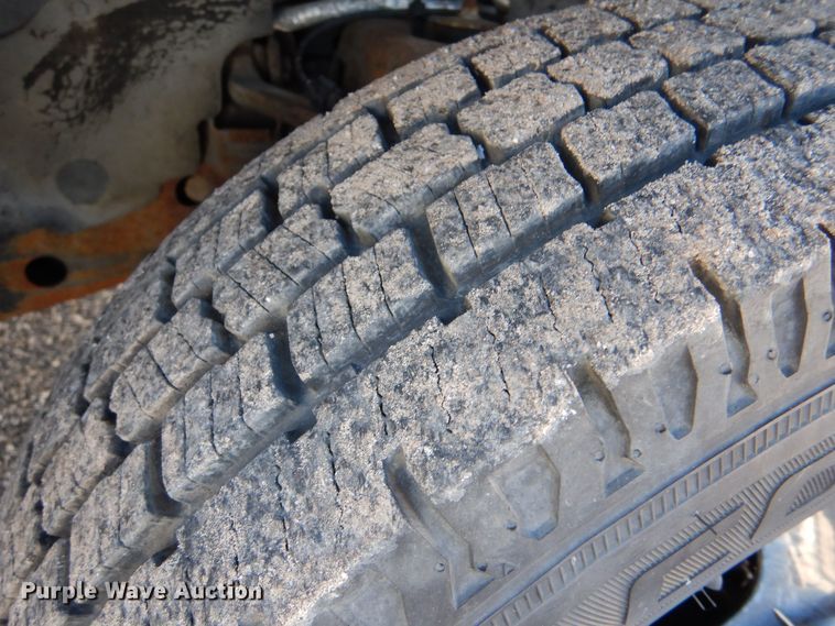 image for item MT9943 2004 Chevrolet Express G3500  school bus