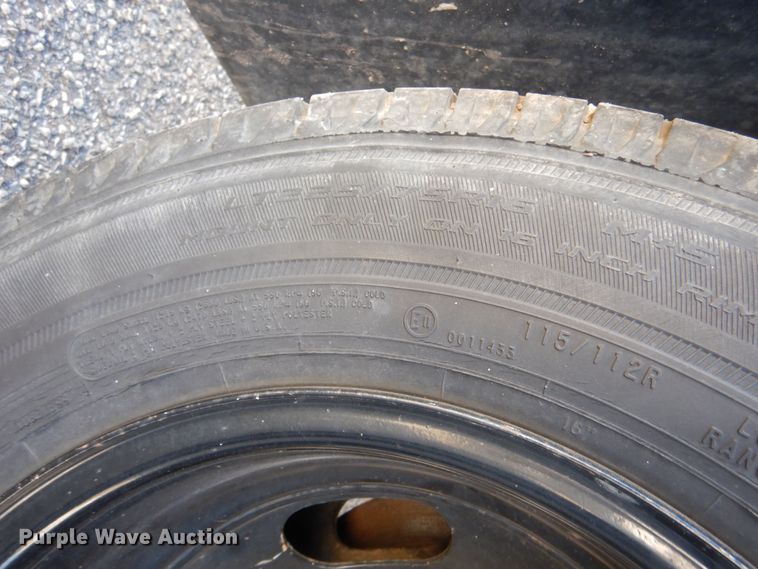 image for item MT9943 2004 Chevrolet Express G3500  school bus