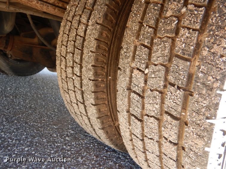 image for item MT9943 2004 Chevrolet Express G3500  school bus