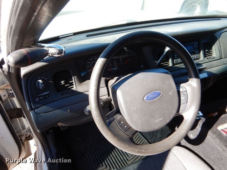 image for item MT9949 2006 Ford Crown Victoria Police Interceptor