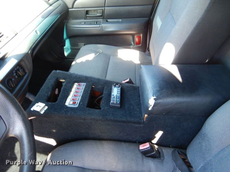 image for item MT9949 2006 Ford Crown Victoria Police Interceptor