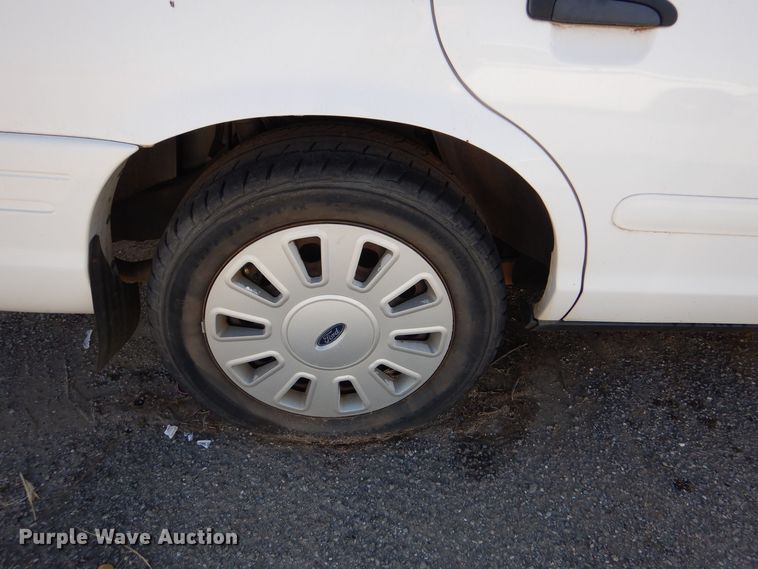 image for item MT9949 2006 Ford Crown Victoria Police Interceptor