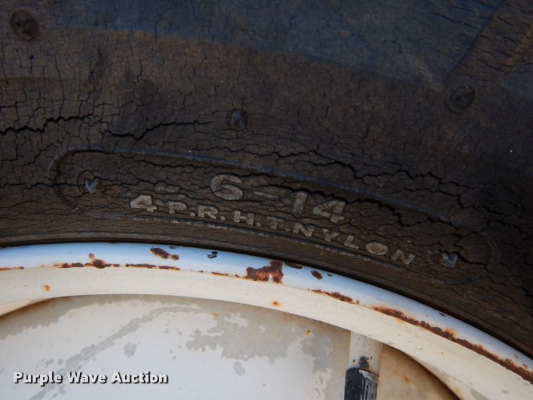 image for item MT9970 1979 Ford 1300  MFWD tractor