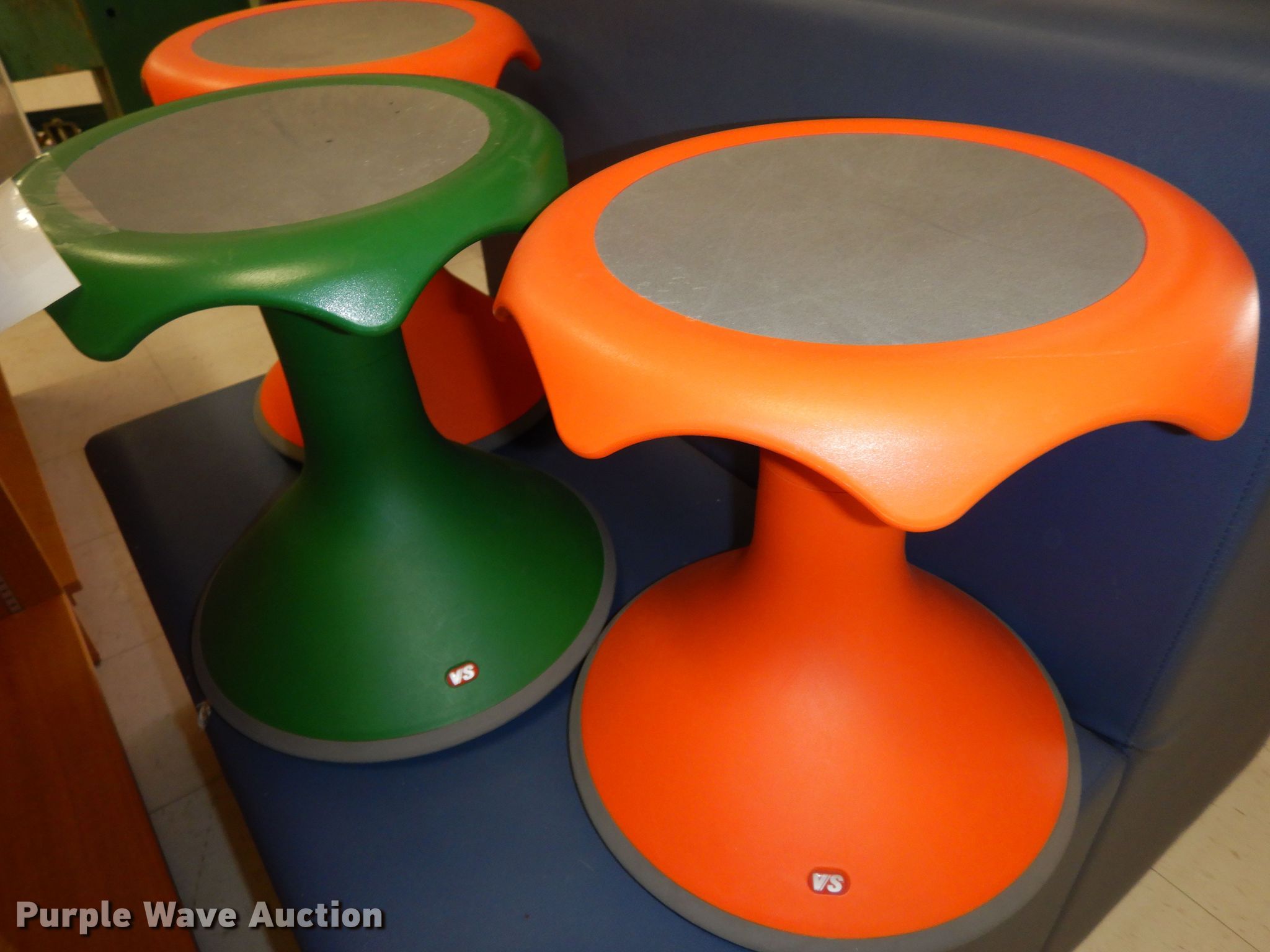 Furniture in Overland Park, KS Item IE9802 sold Purple Wave