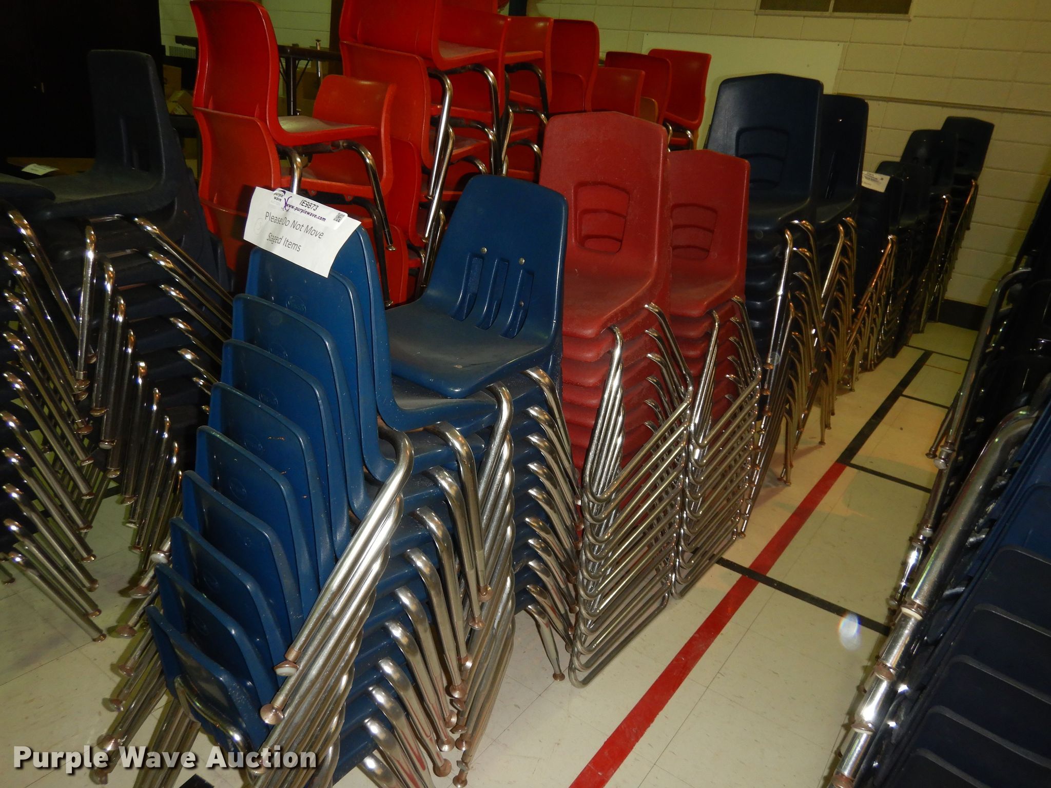 (60) chairs in Overland Park, KS Item IE9873 sold Purple Wave