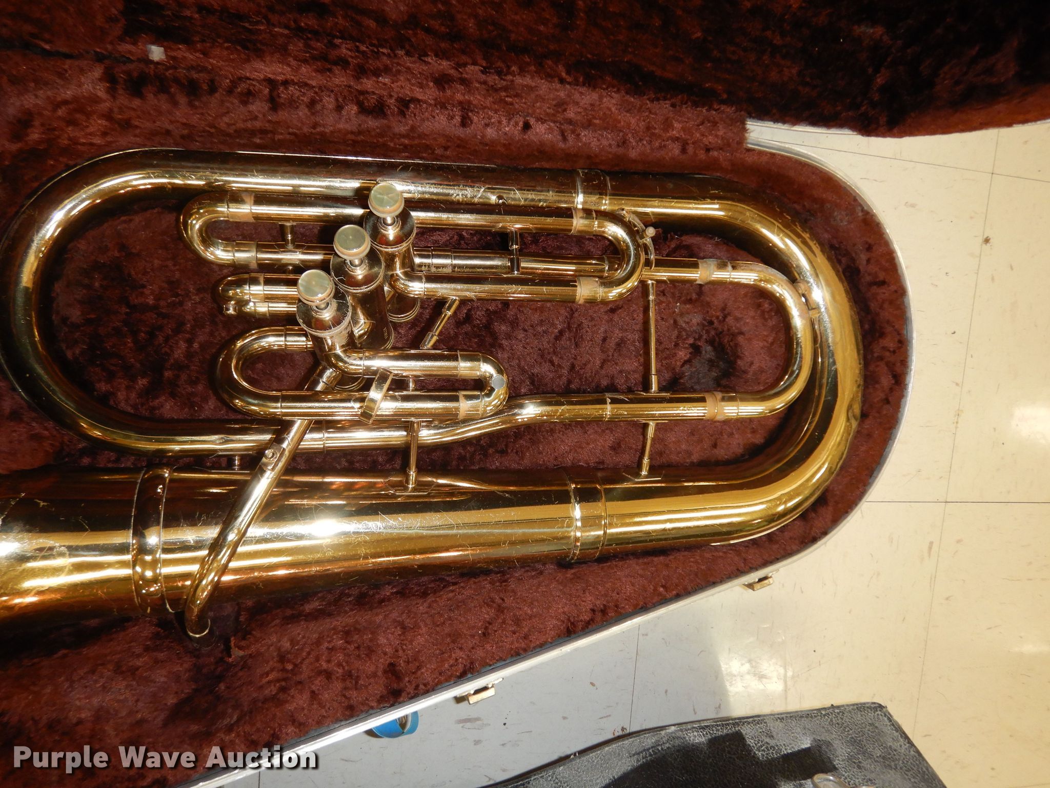 (2) tubas in Overland Park, KS Item IE9910 sold Purple Wave