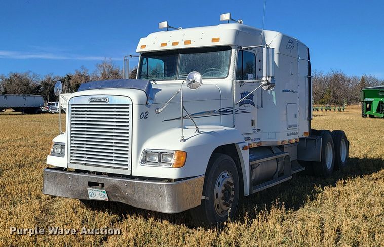 image for item DH1749 2002 Freightliner FLD  semi truck