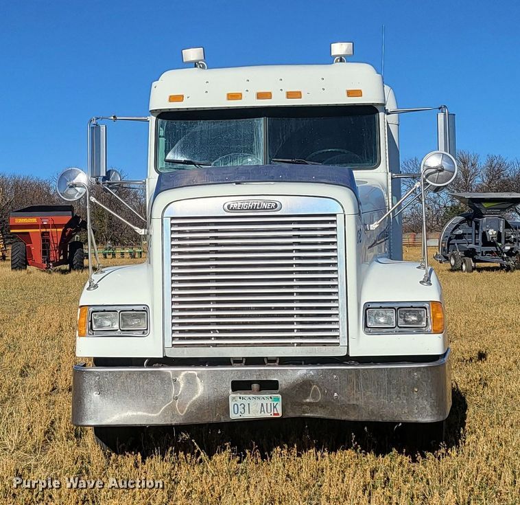 image for item DH1749 2002 Freightliner FLD  semi truck