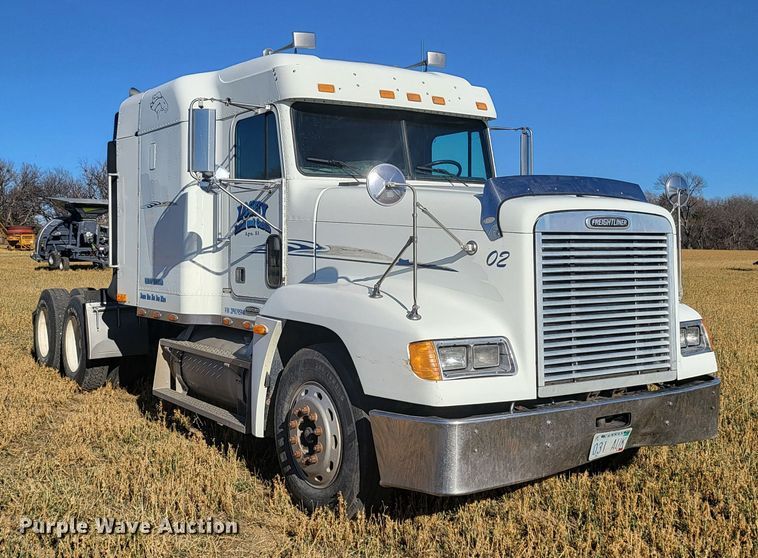 image for item DH1749 2002 Freightliner FLD  semi truck