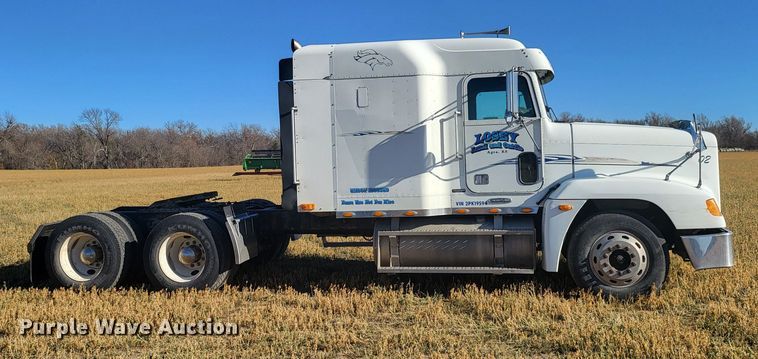 image for item DH1749 2002 Freightliner FLD  semi truck