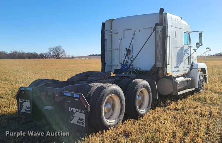 image for item DH1749 2002 Freightliner FLD  semi truck