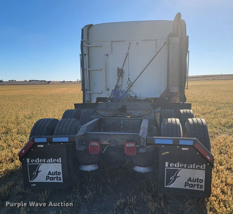 image for item DH1749 2002 Freightliner FLD  semi truck