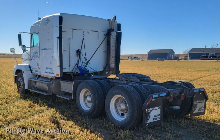 image for item DH1749 2002 Freightliner FLD  semi truck