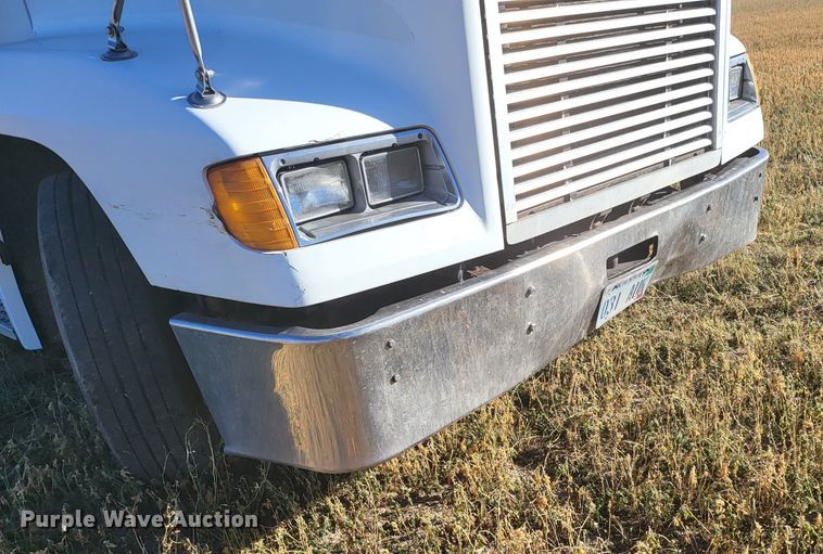 image for item DH1749 2002 Freightliner FLD  semi truck