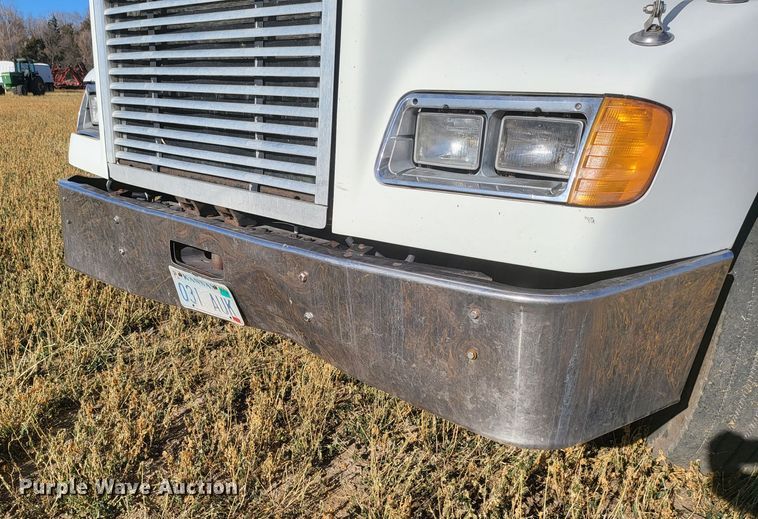 image for item DH1749 2002 Freightliner FLD  semi truck