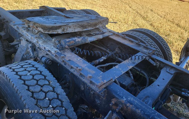 image for item DH1749 2002 Freightliner FLD  semi truck