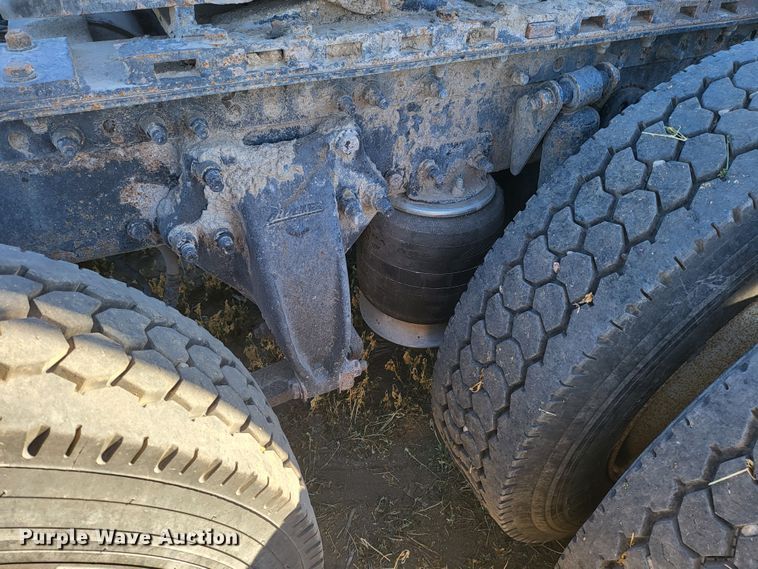 image for item DH1749 2002 Freightliner FLD  semi truck