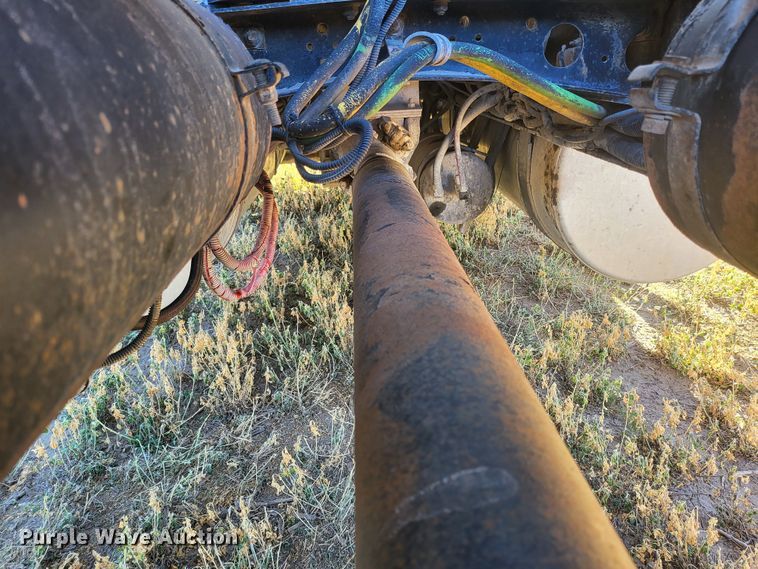 image for item DH1749 2002 Freightliner FLD  semi truck