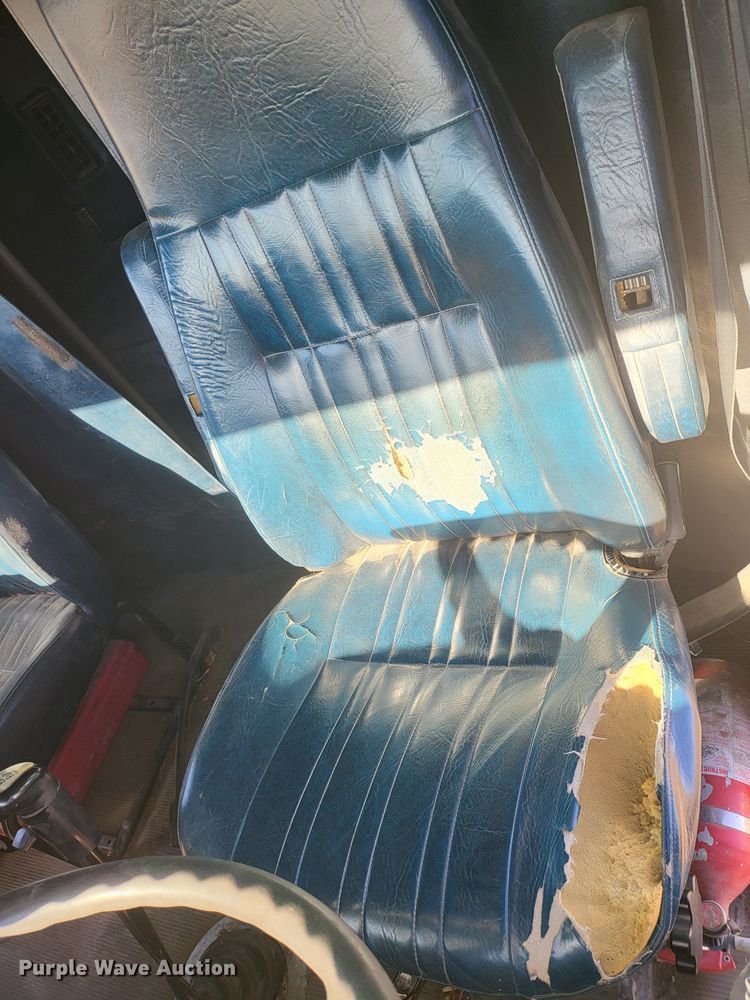 image for item DH1749 2002 Freightliner FLD  semi truck