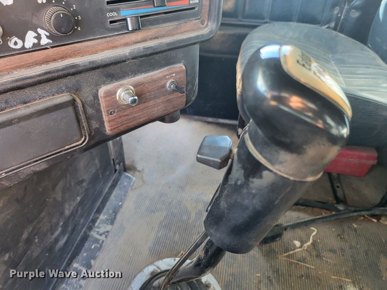 image for item DH1749 2002 Freightliner FLD  semi truck