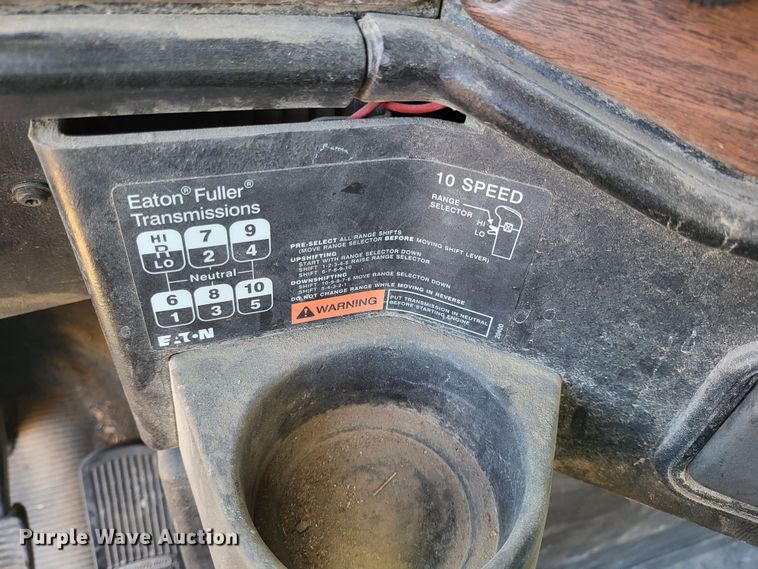 image for item DH1749 2002 Freightliner FLD  semi truck