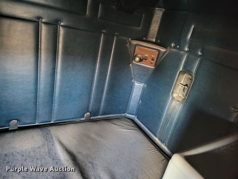 image for item DH1749 2002 Freightliner FLD  semi truck