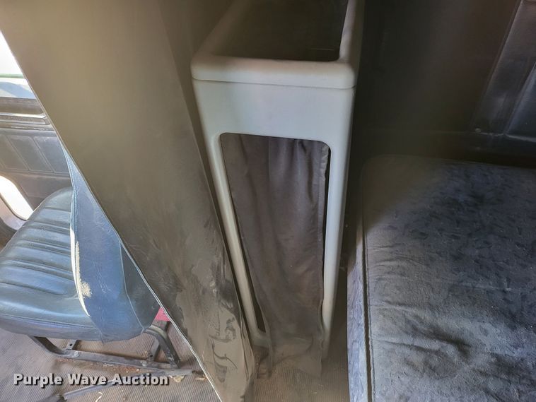 image for item DH1749 2002 Freightliner FLD  semi truck